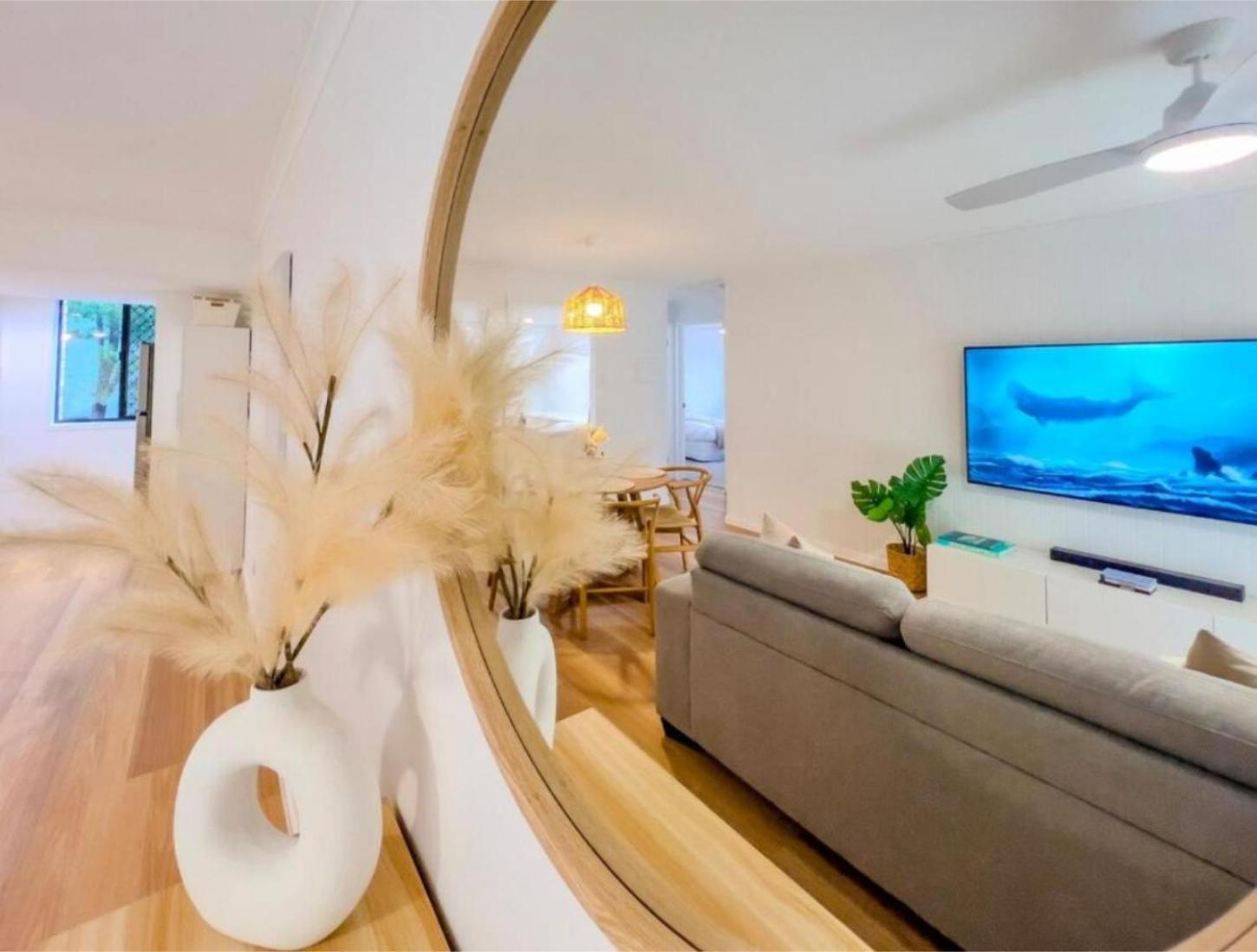 Burleigh Breeze Getaway *