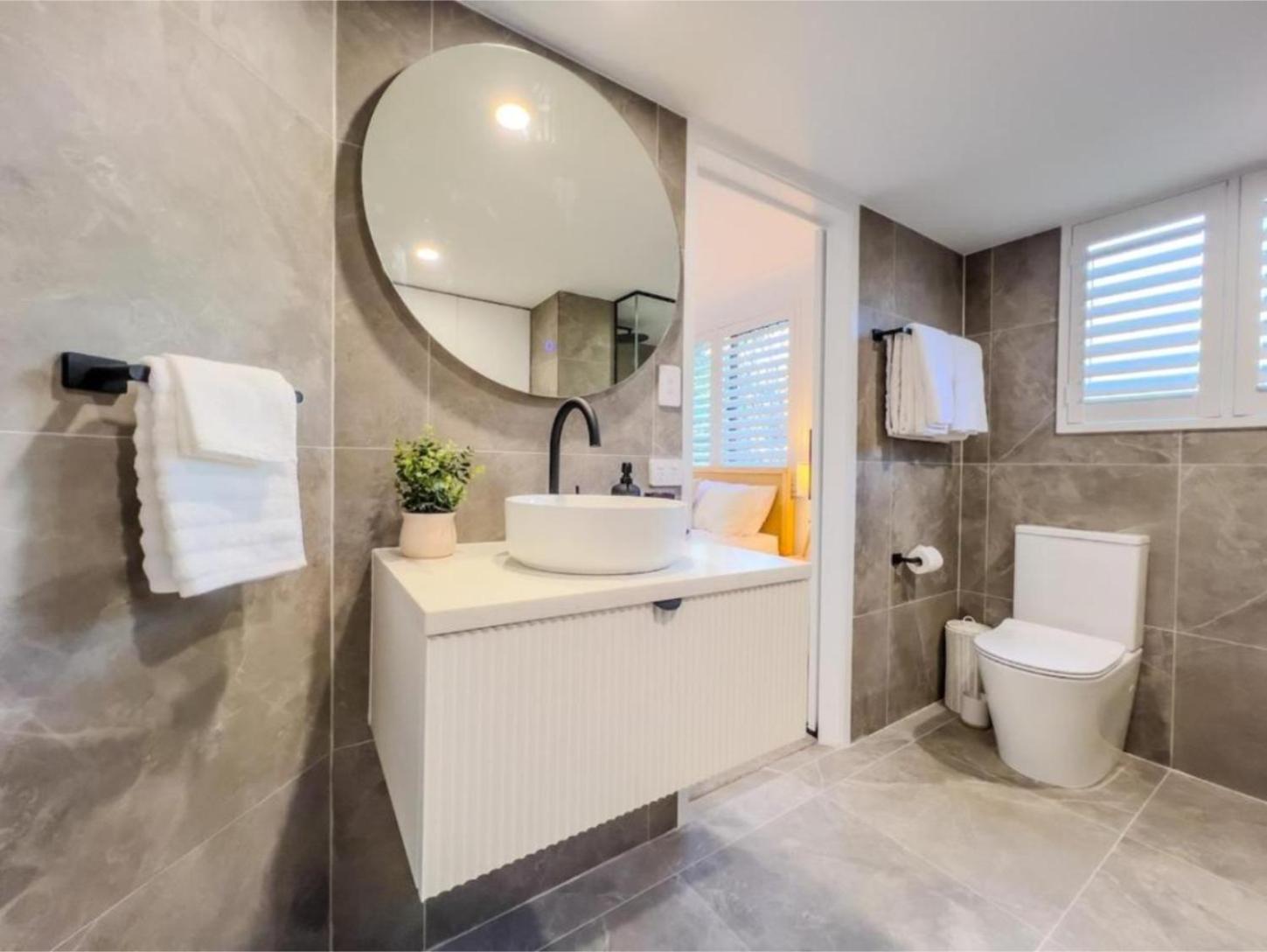Burleigh Breeze Getaway Apartment *