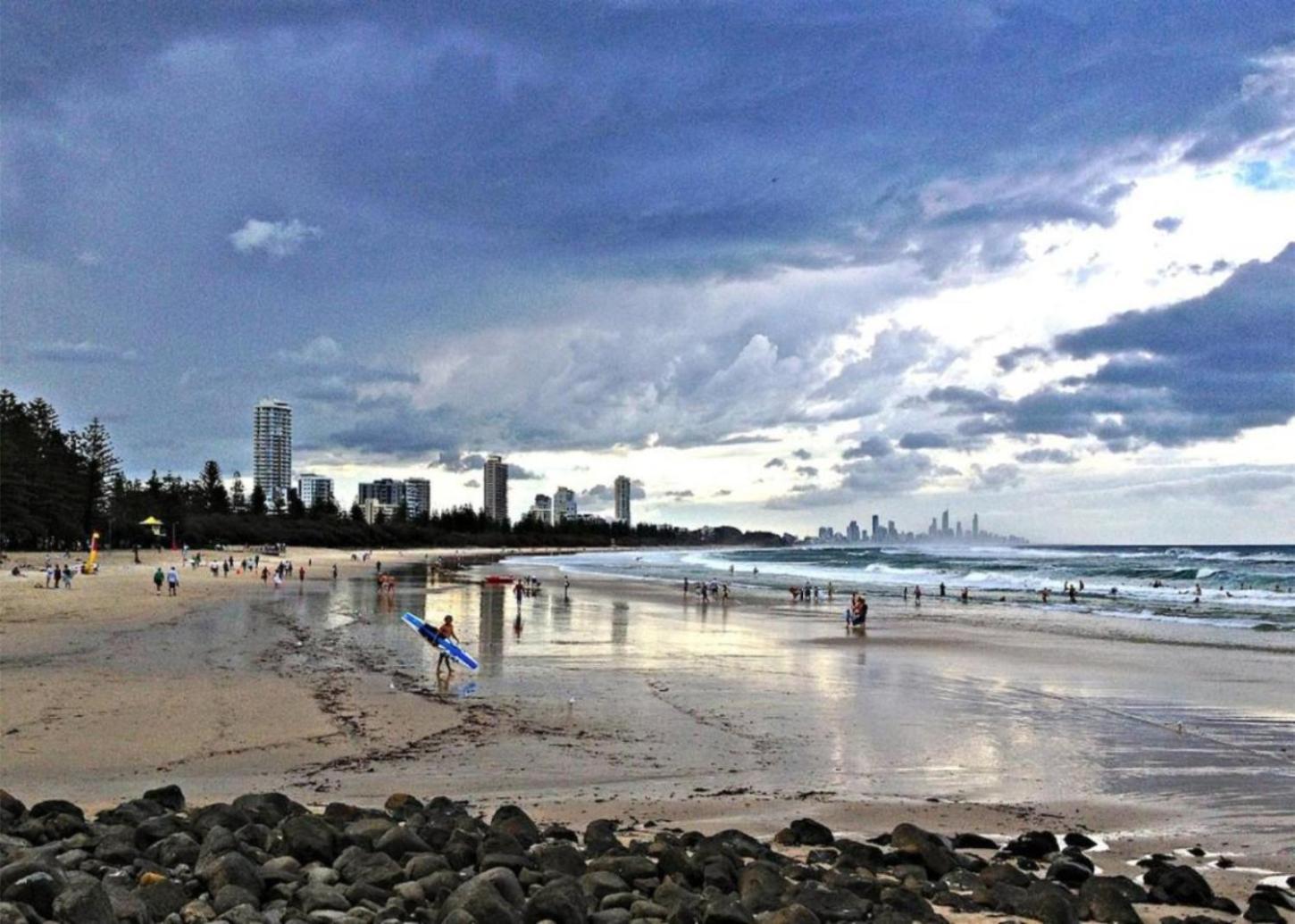 Burleigh Breeze Getaway *